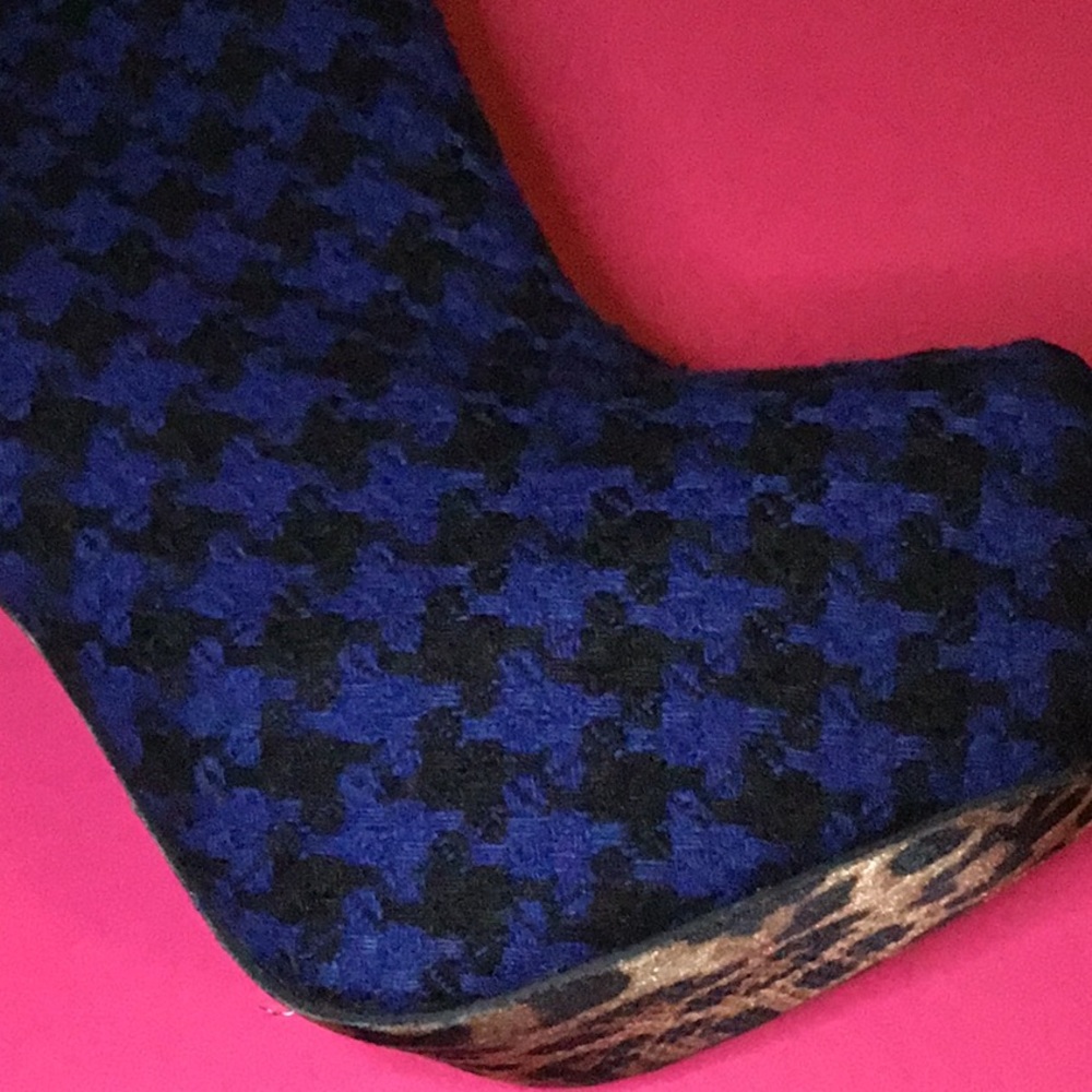 Betsy Johnson heels size 7.5 Blue with black NEW